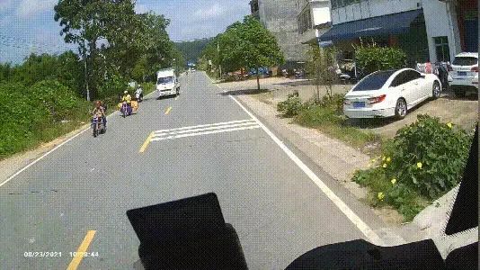 贺州公安交警联合多部门严查对非法改装电动自行车说“不”！(图1)