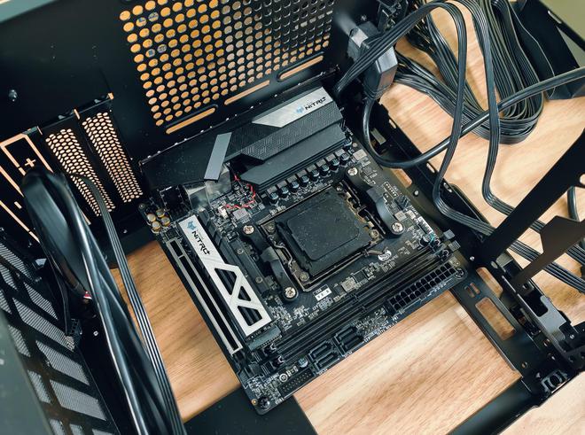 手提袋ITX电脑乔思伯C6ITX机箱装机实战(图10)