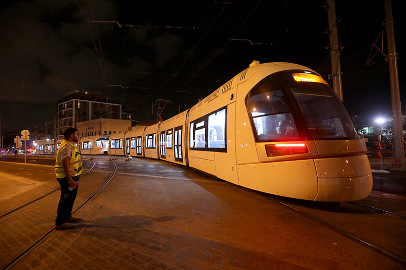 中企承建的以色列特拉维夫轻轨红线工程进行首次全面动车调试(图1)