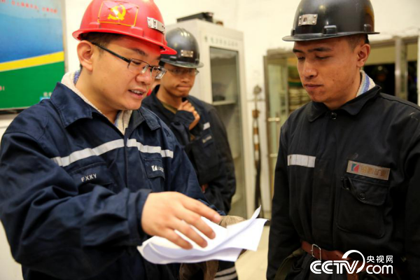 【中国梦·大国工匠篇】王斌俊：从小电工到大工匠的“机电神医”(图3)