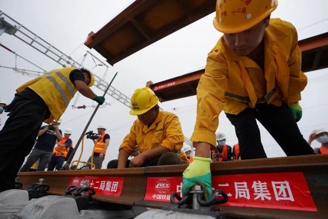 高铁新动能！京雄城际铁路全线轨道贯通意味着什么？(图1)
