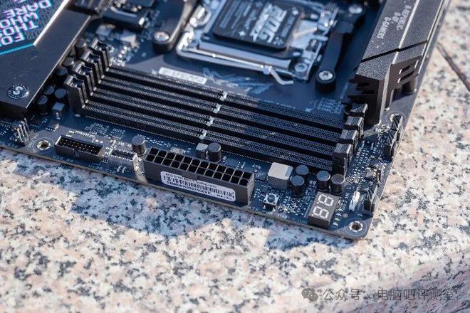 锐龙9000新座驾——华硕ROGStrixB850-E开箱体验(图3)