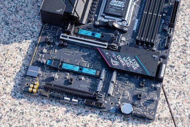 锐龙9000新座驾——华硕ROGStrixB850-E开箱体验(图6)