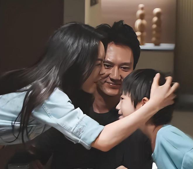 冯绍峰新剧《婚内婚外》开播22岁女配角惊艳亮相成为全剧焦点(图2)