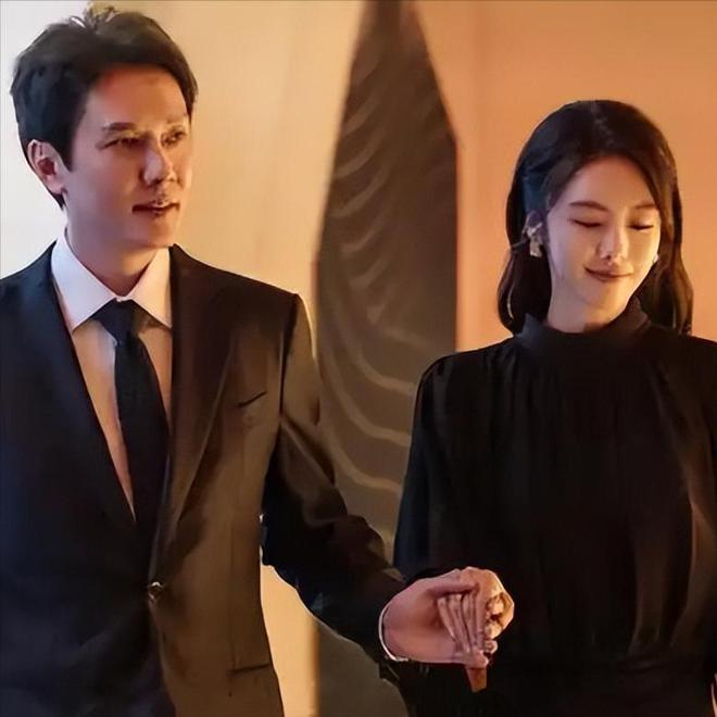 冯绍峰新剧《婚内婚外》开播22岁女配角惊艳亮相成为全剧焦点(图5)