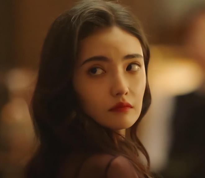 冯绍峰新剧《婚内婚外》开播22岁女配角惊艳亮相成为全剧焦点(图13)