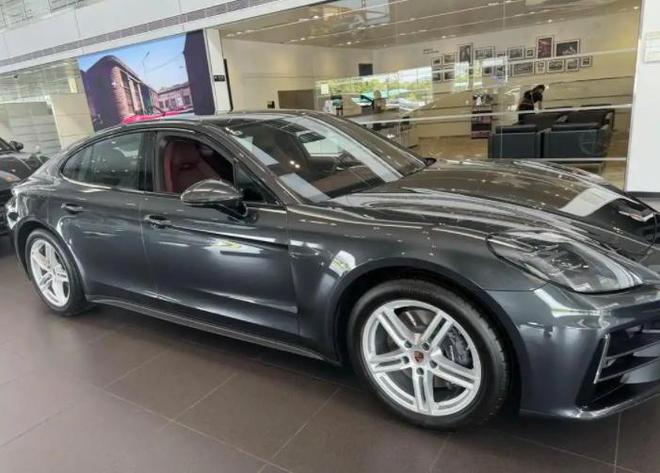 100万元级豪车冠军！国内销量第一的百万豪车：反超了奔驰、宝马(图2)