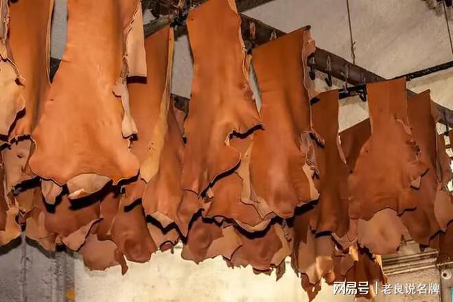 VASAKI意大利瓦萨琪家具：将教堂艺术的庄重与现代极简相融合。(图1)