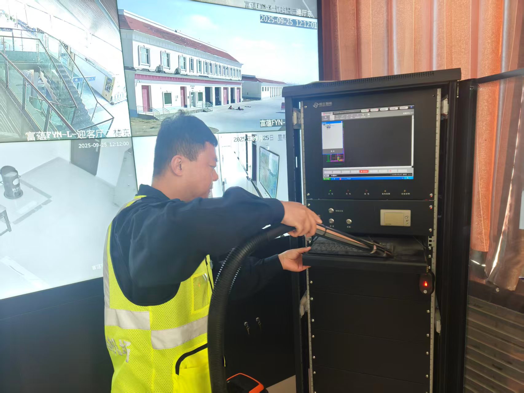 富蕴可可托海机场航空安全保卫部扎实开展办公电脑与消防设备主机换季工作(图1)