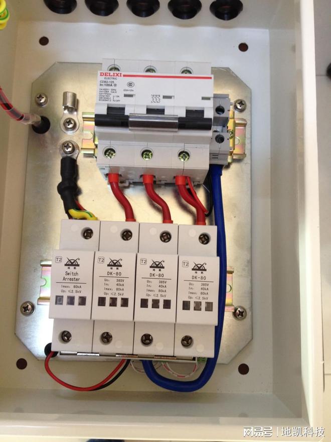 配电柜二级浪涌保护器的安装选型与行业应用方案(图1)