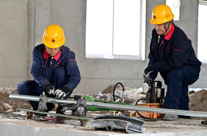 秦皇岛市热力有限责任公司安装工程分公司攻坚一线推进民生工程(图5)