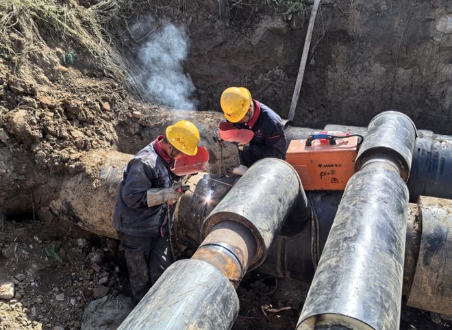 秦皇岛市热力有限责任公司安装工程分公司攻坚一线推进民生工程(图1)