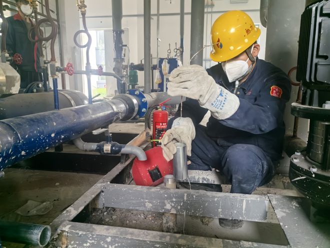 秦皇岛市热力有限责任公司安装工程分公司攻坚一线推进民生工程(图4)