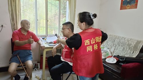 解民忧、送清凉!——鄂州下沉党员志愿者为独居老人检修家电传温情(图3)