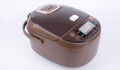 电饭煲接线端子选用阻燃尼龙的优势解析(图1)