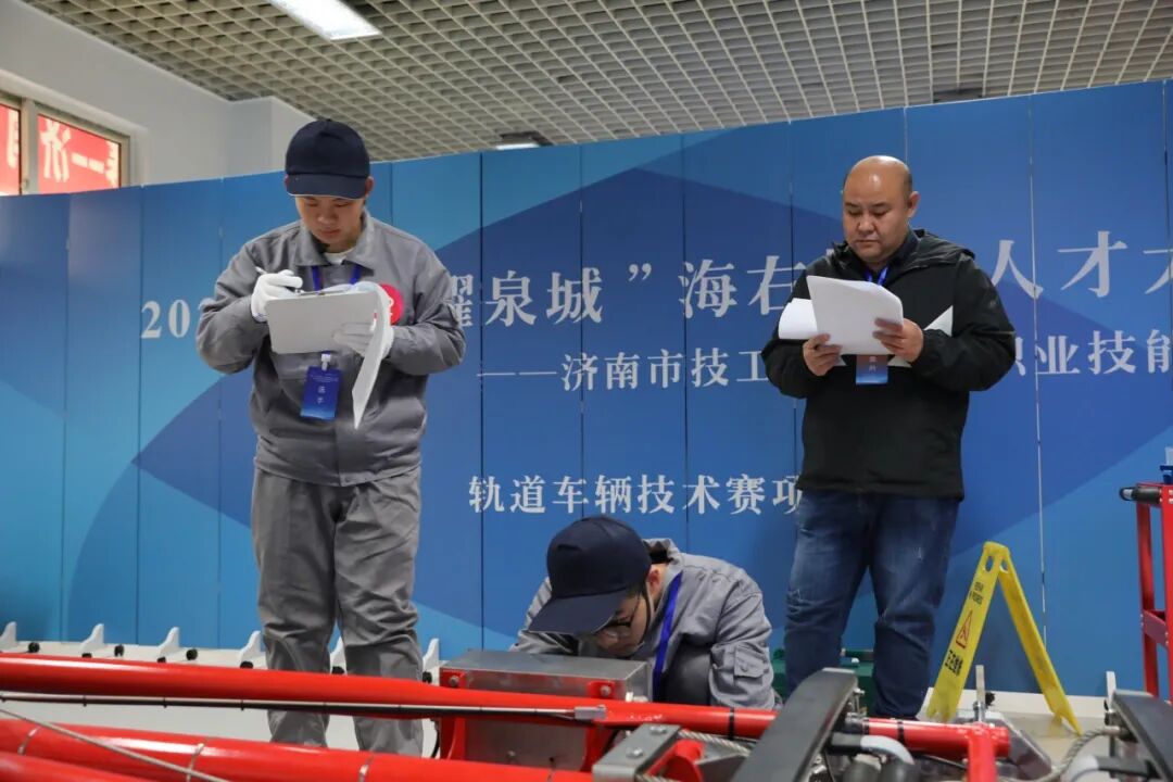 2025年“技耀泉城”海右技能人才大赛济南市技工教育联盟职业技能竞赛在济南市技师学院盛大开幕(图5)