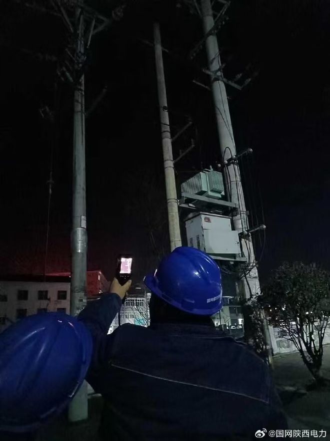 国网镇巴县供电公司寒冬里的温暖守护(图2)