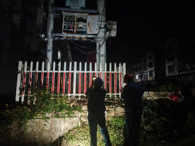 国网镇巴县供电公司寒冬里的温暖守护(图3)