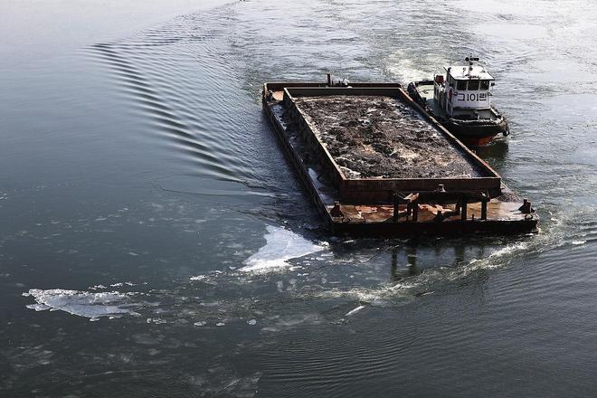 中国航母狂飙背后的工业密码:从钢铁巨兽到产业链引擎的秘密跃迁(图1)