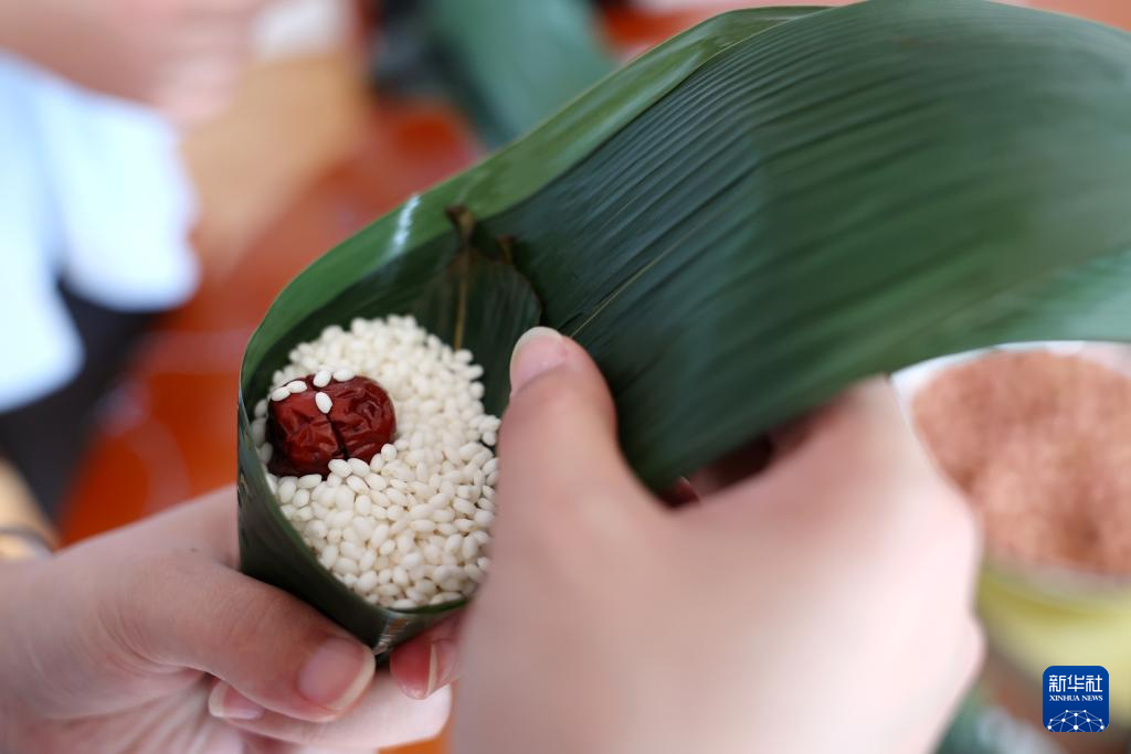 工地粽飘香民俗迎端午(图4)