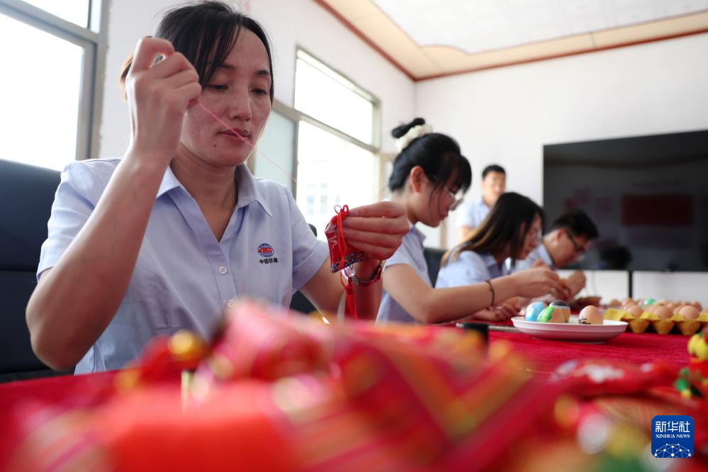 工地粽飘香民俗迎端午(图2)
