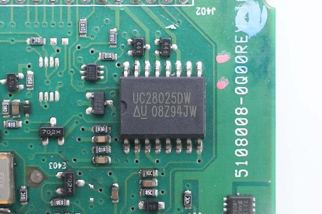 PFC+正激架构设计艾默生1725W开关电源模块拆解(图8)