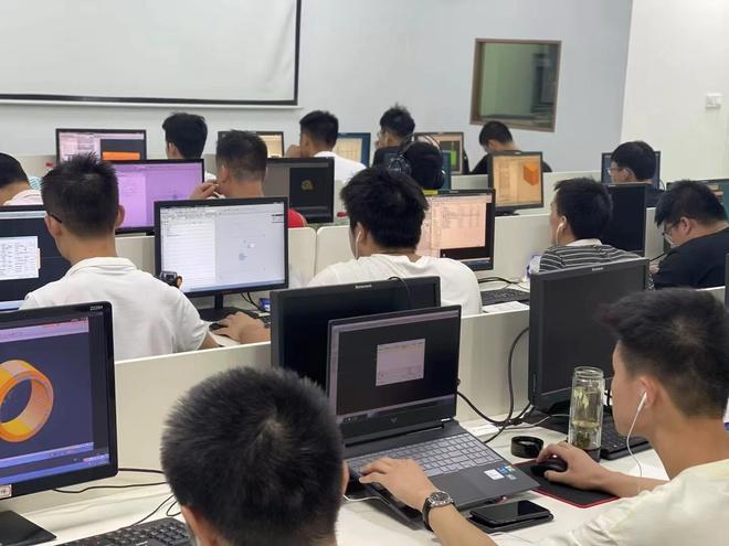 零基础转行数控编程鼎才培训的系统化人才培养方案(图1)