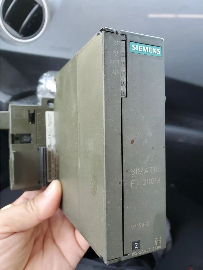 拆解“上帝的左手”西门子ET200M：看上帝如何使用芯片控制其他设备(图1)
